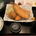 鱗介領 信海 食事処 - 魚フライ膳 1350円。