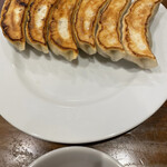 中華料理 餃子の店 三幸園 白山通り店 - 焼き餃子。安定の美味しさ、カリカリ&もっちりの熱々！