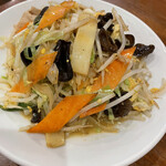 中華料理 餃子の店 三幸園 - キクラゲ入り野菜玉子炒め。間違いない！