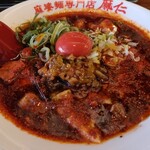 麻仁 - 麻婆麺ですが、スープはありません。麻婆豆腐の中に太麺。