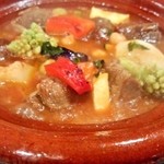 ラ・サンテ - 羊のモロッコタジン、すね肉とソーセージ（自家製）のコラボ