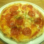 ラ・パウザ - ようやくまん丸のピザです（2013.8)
