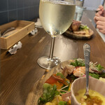 Dietro i tempi - グラスワイン(白)も＠400円で