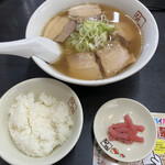 会津喜多方ラーメン　坂内 - チャーシューが５枚！