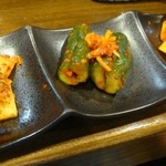 炭火焼肉 やまもと - キムチ盛り合わせ