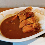 カリー・ド・カフェ 器 - チキンカツカレートッピングウインナー