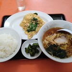 大興飯店 - 料理写真:豚肉・きくらげ・たけのこ・玉子の醤油炒め ラーメンセット 800円
