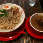 麺屋 ひしお - 特製煮干豚骨つけ麺
            写真は大盛（300g）