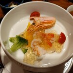 天宿の杜 桂月 - タジン鍋風のお重（二段目は海老と野菜のコンソメのジュレ）