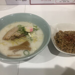 やさしい、とんこつ 麺 かまくら  - 