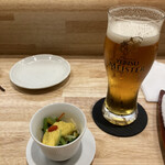 Yakitori Kappou Shouchan - お通し。小松菜にトウモロコシのムースのようなものがかかっています。