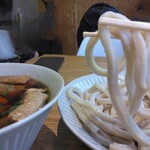 武蔵野うどん 五六 - ワシワシ麺｢噛むと小麦の甘さ｣を感じます。