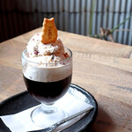 ラフ&タフ コーヒースタンド - ドライフルーツとナッツのヌガーグラッセ