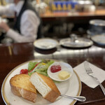 トリコロール 本店 - 