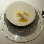 エクアトゥール - 青林檎と根セロリのスープ、蛤のレモンマリネ、毛蟹、林檎の泡、レモングラスのジュレ