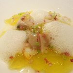 エクアトゥール - 青林檎と根セロリのスープ、蛤のレモンマリネ、毛蟹、林檎の泡、レモングラスのジュレ