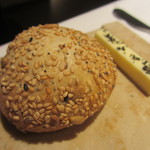 エクアトゥール - パン、オリジナル黒岩塩とバター