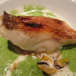 エクアトゥール - 山口県産 甘鯛の直火焼き、カマスとマナガツオと夏筍のガレット、ムール貝、白い大蒜ソース、緑のパセリソース