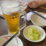 中国料理 九龍居 - おつまみセットとサービスのキャベツの揚げニンニク胡麻油和え