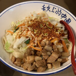 seiammensoushintouki - 麺の上に細切れチャーシュー・キャベツ・葱が大量に