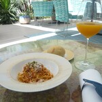 ル カフェ ヴィー - かにパスタとみかんジュース