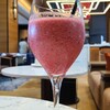 Robiraunji Sheraton Hoteru Hiroshima - お飲み物①オレンジ×パイナップル×ミックベリーのスムージー(税込1,500円)
                ベリーの粒子感が強い！
                味わいはオレンジとパイナップルなのですが、見た目の色はミックスベリーが色濃く出ています