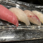 鮨よし - 左から氷見産マクロ、コチ、アジ、フグ     マグロ感動 フグもぷりっぷり