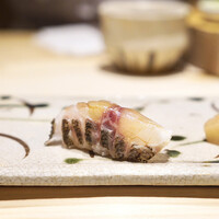 鮨 功 - イサキ炙り