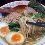 らーめん天神下 大喜 - 麺は中太麺です/2013