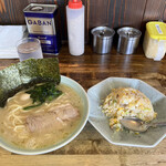 ラーメン壱六家 - 全員集合❗️