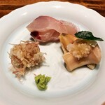 温石 - （お造り）焼津のシマアジ、愛知の白ミル貝