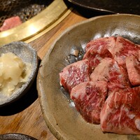 和牛とタン 焼肉 とみ 新橋本店 - 