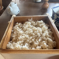 浅草むぎとろ 本店 - せいろで出てくる麦ご飯