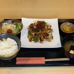 Iketa Ko Sousaku Ryouri Saru No Koshikake - 蛸と豚肉のオイスター野菜炒め定食