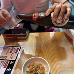 下北沢 みるく - ビールはキリン
            こちらのお通しのきんぴらごぼう、2人分だって。