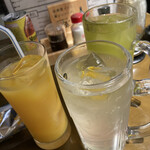 Oosaka Nishinari Motsu Nikushouten - オレンジジュース、レモンサワー、お茶割り
