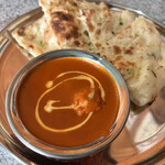 インド料理店 ハンディ - バターチキンカレー と ガーリックナン