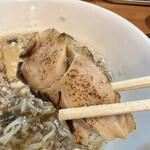 麺屋 だいくう - チャーシューは鳥と豚の2種類入ってます！