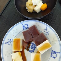浅草むぎとろ 本店 - 杏仁豆腐、水羊羹、檸檬ムース、とろろムース（ムースには黒蜜とキャラメルソース）