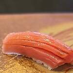 鮨 難波 - 僕の好きな夏マグロ。 メジなので小さいやつ。