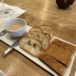 シャントレル - ❶サーモンのリエット、クロックムッシュ。