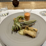 シャントレル - ❺メヒカリ、アナゴ、アオリイカのゲソ、アスパラソヴァージュ、茄子のベニエ、ガスパチョ。