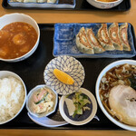 千成飯店 - ﾜﾀｼのBセット  小ごはんと小ラーメンに餃子とエビチリ、漬物に小鉢にフルーツ