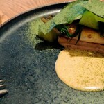 sio - フレンチでは定番のブールブランソースが合わされていました。今年の鮎コンフィは原点回帰の側面もあるのだそう。なるほど過去年の仕立てを見返してみて昨年度の山形ダシイメージの取り合わせから以前遡ってるのかも