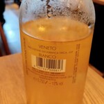 sio - muller thurgau 2021アルコール度数高くなくスイスイ飲めちゃう美味しいワインですね☆ お忙しくいらっしゃらない日もある亀井ソムリエさんこの日はいらして嬉しかった〜(^^)/Lucky!
