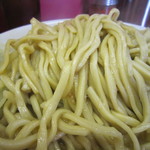 ラーメン二郎 - 小麦の風味、モチっとしてて。
      
      美味しい麺ですね。
      
      
      