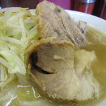 ラーメン二郎 - ホロホロとほどけるやわらかさ。
      
      
      