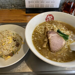 中華そば まるき - 中華そば（小）（900円）とチャーハン（小）