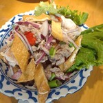 Tairyouriresutoran Namuchai Okazaki - エビと厚揚げのサラダ。すっぱ辛い。