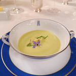 トゥールダルジャン - オゼイユ風味の冷製ヴルーテ・クローディアス・バーデル”